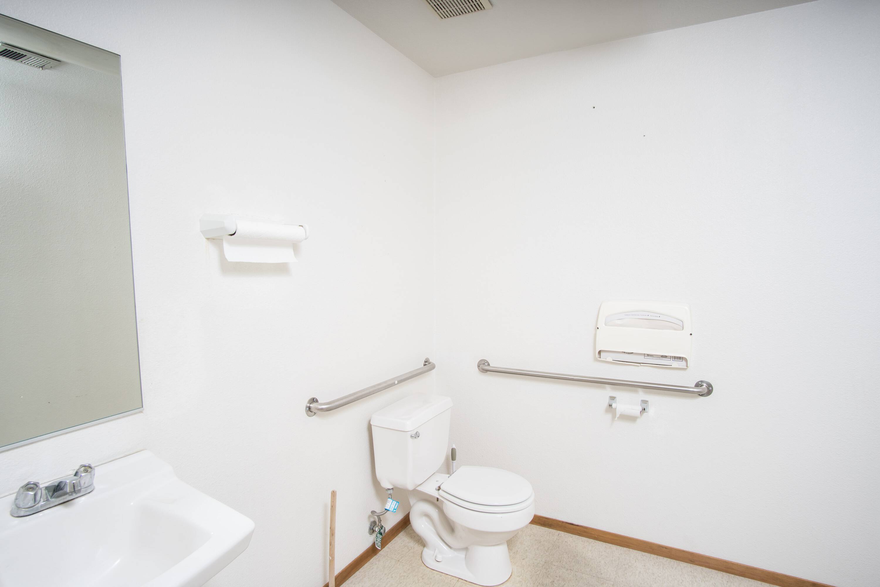 177 W Henderson Ave, Porterville, CA 93257 Office Space for Lease