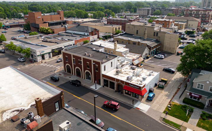 Pictures of Retail property located at 922 Mainstreet, Hopkins, MN 55343 for lease - image #1