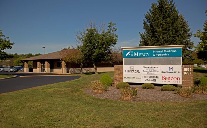 Pictures of Office property located at 1655 Holland Rd, Maumee, OH 43537 for lease - image #1