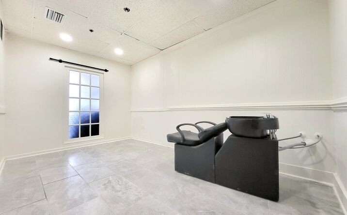 Pictures of Office property located at 1320 SE Federal Hwy, Stuart, FL 34994 for lease - image #1