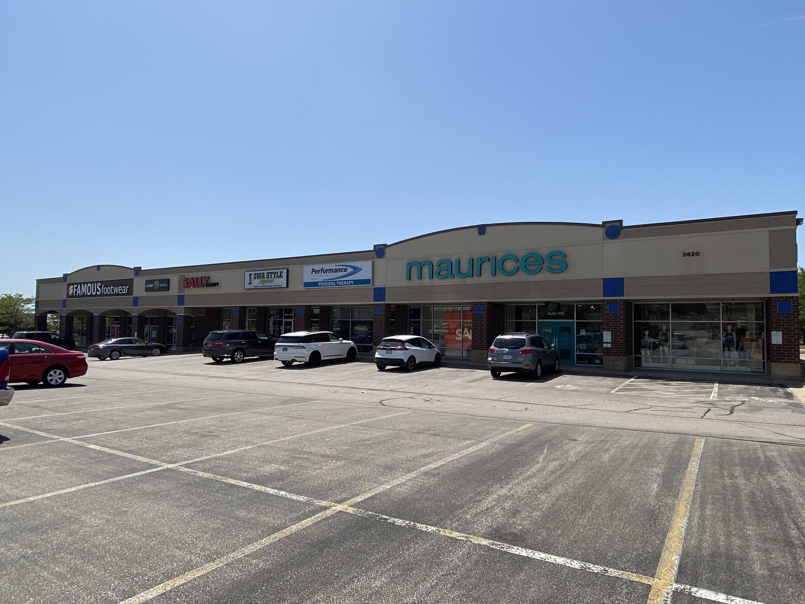 3620 Edgewood Rd SW, Cedar Rapids, IA 52404