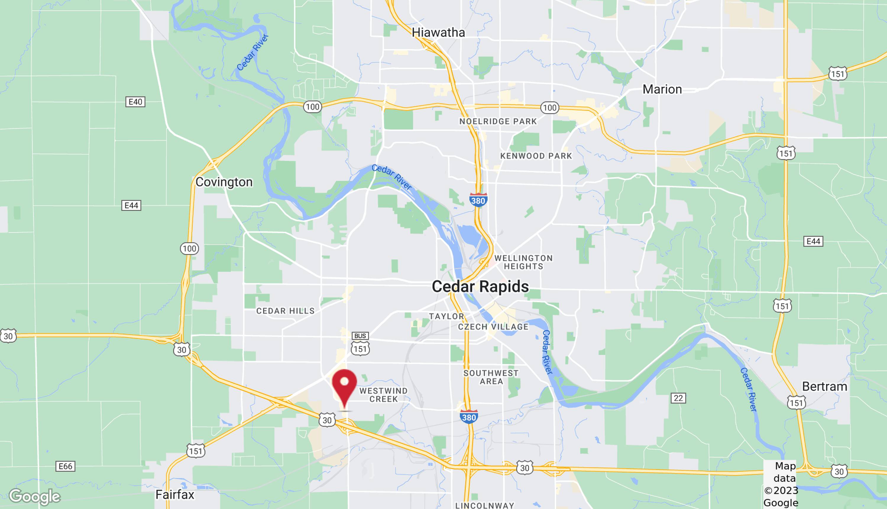 3620 Edgewood Rd SW, Cedar Rapids, IA 52404