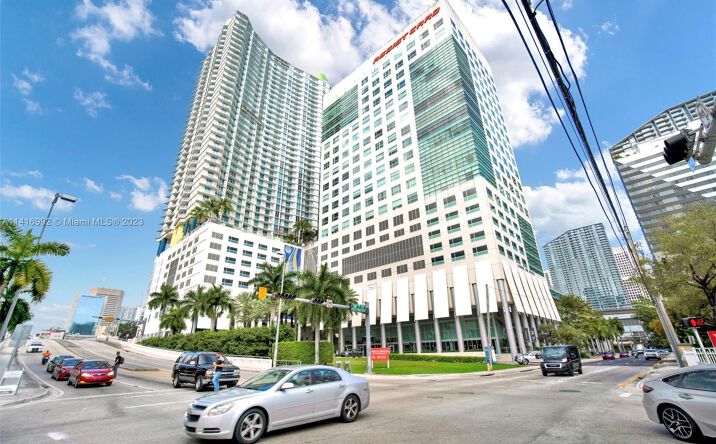 Pictures of Office property located at 175 SW 7th St, Miami, FL 33130 for lease - image #1