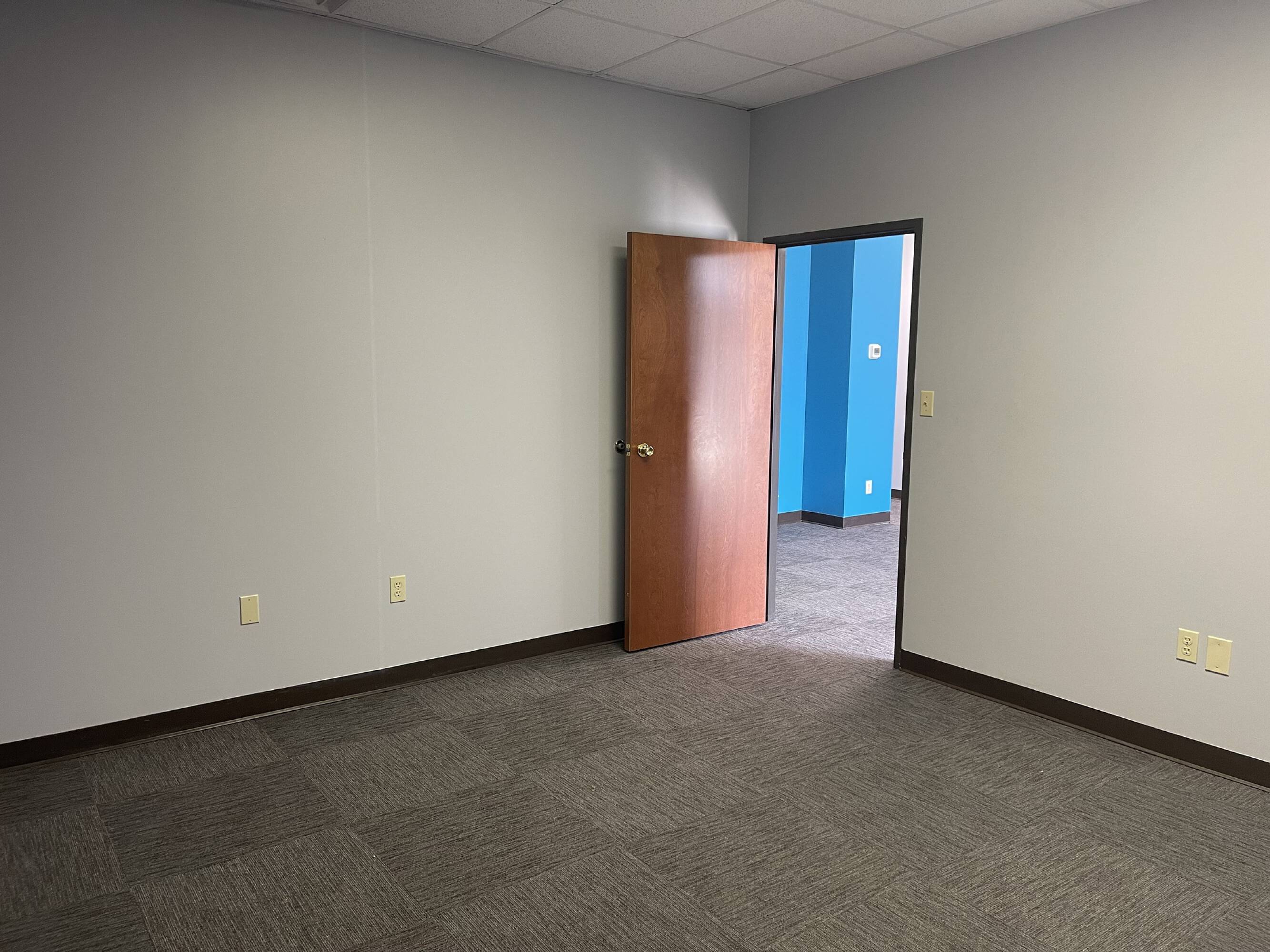 1672 Stonegate Dr, Greenwood, IN 46142