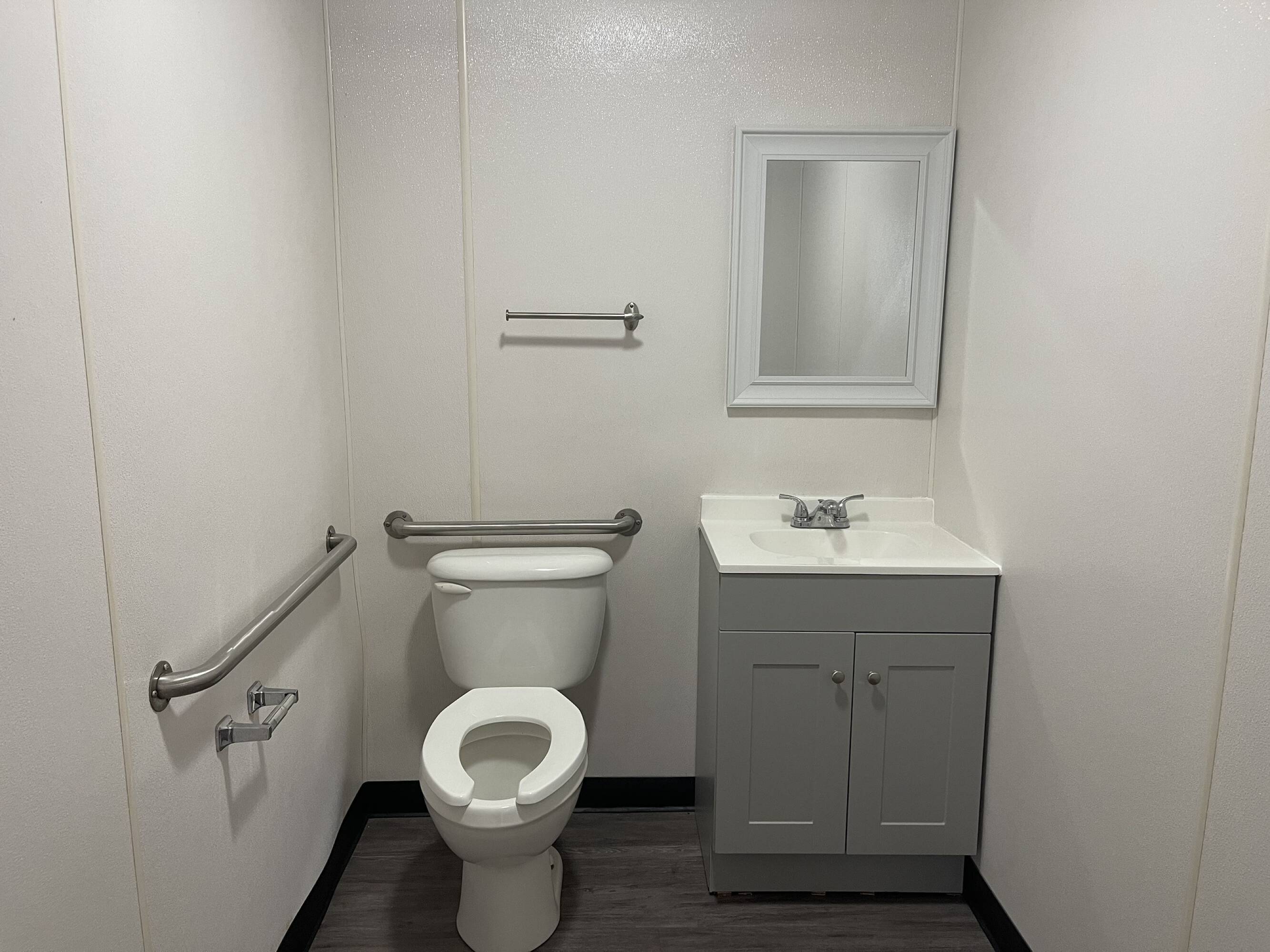 1672 Stonegate Dr, Greenwood, IN 46142