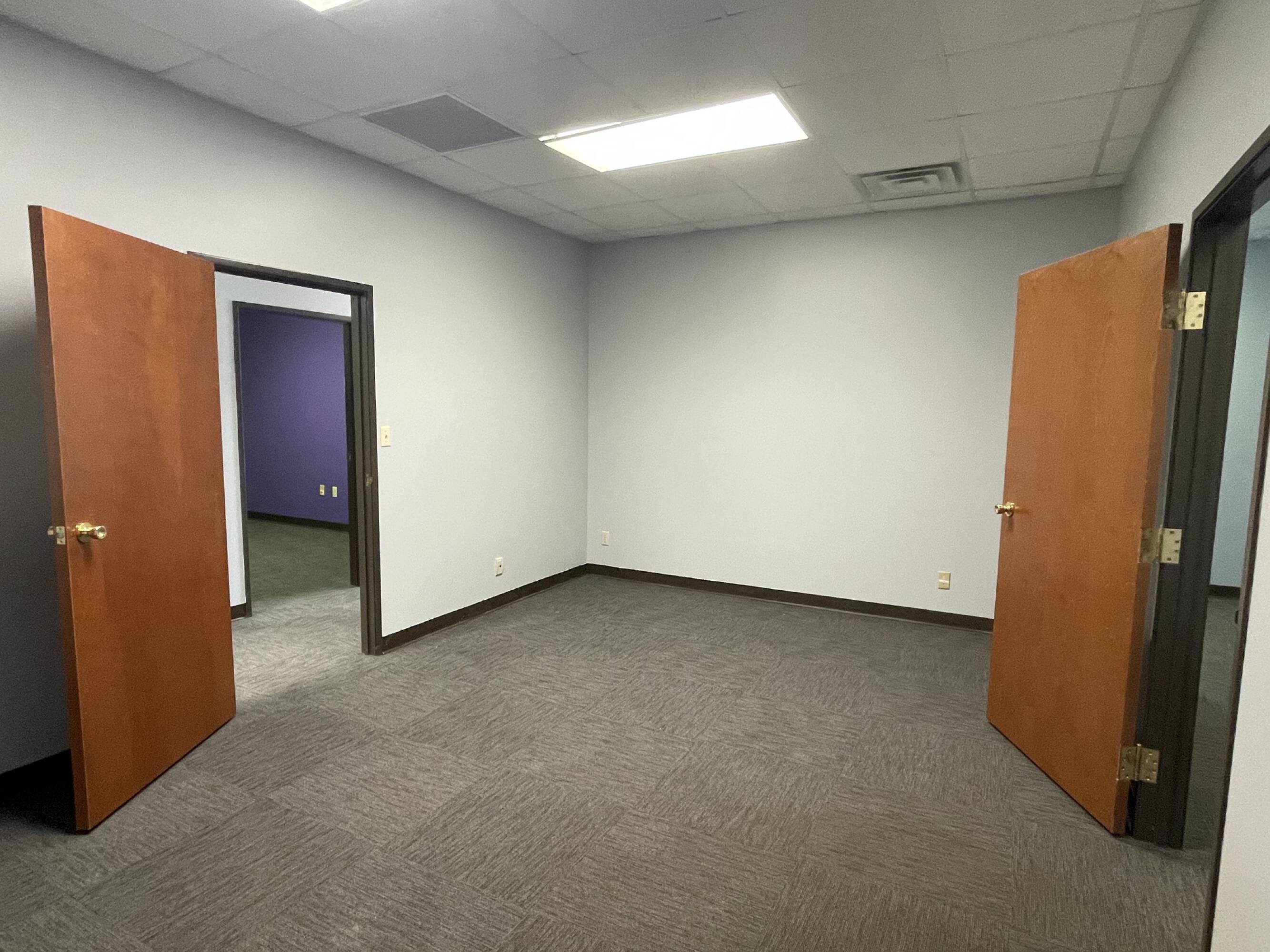 1672 Stonegate Dr, Greenwood, IN 46142