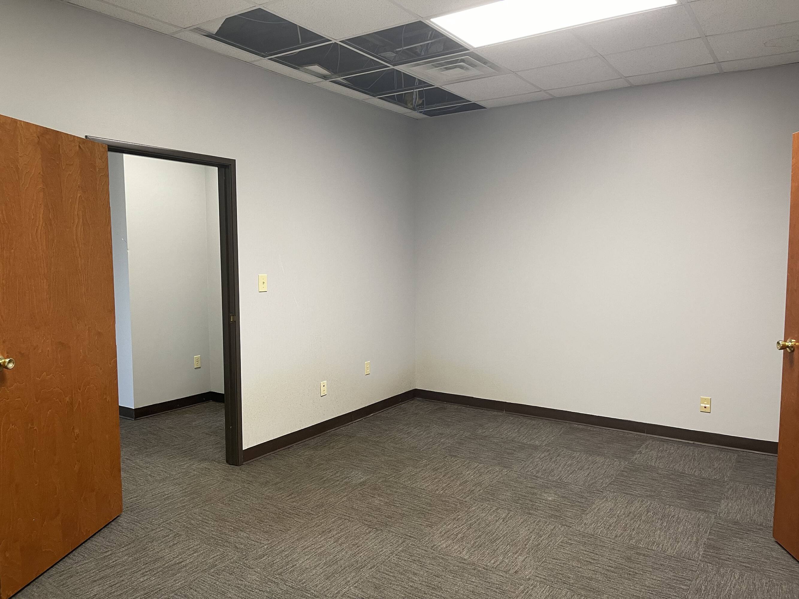 1672 Stonegate Dr, Greenwood, IN 46142