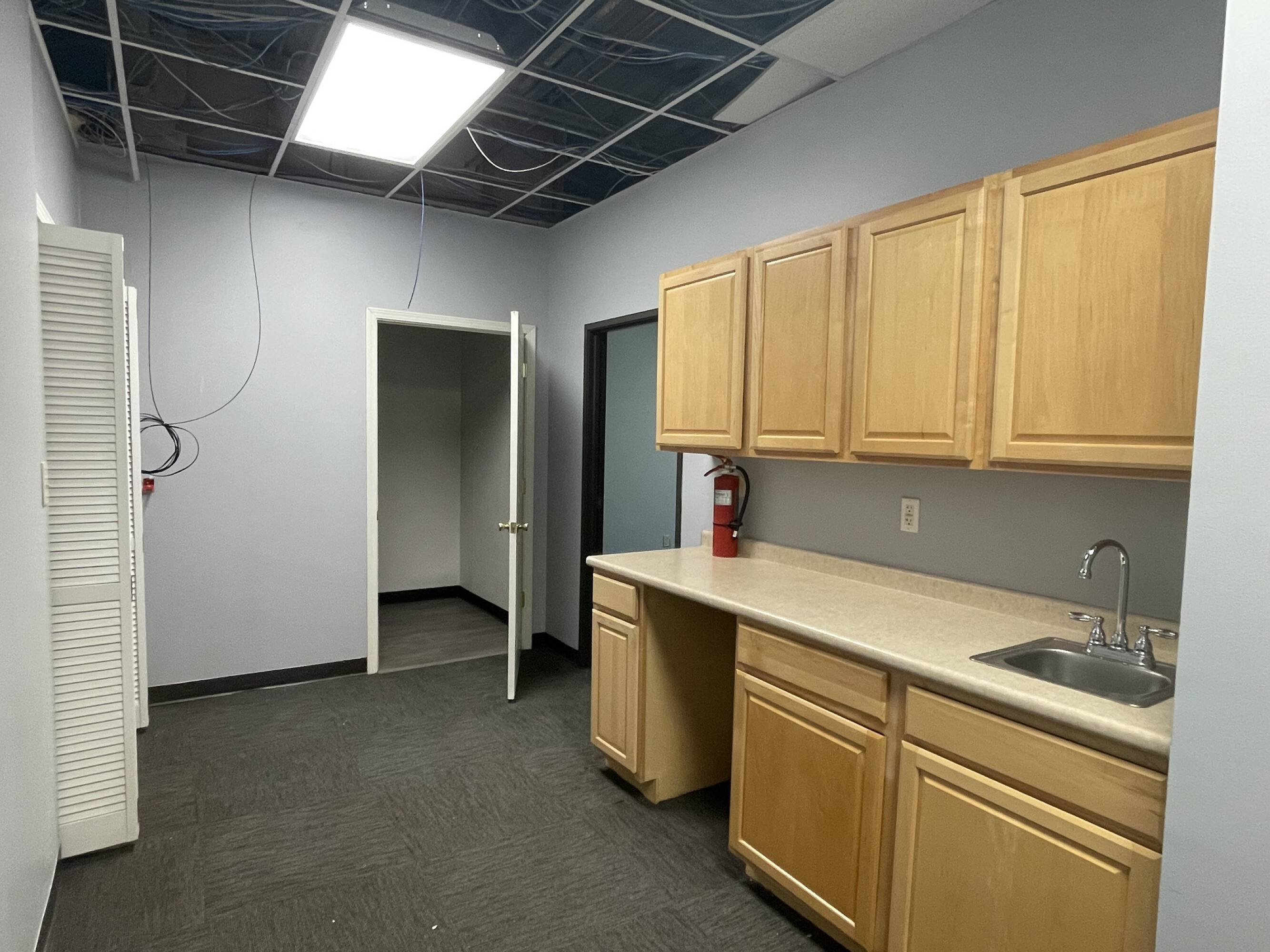 1672 Stonegate Dr, Greenwood, IN 46142