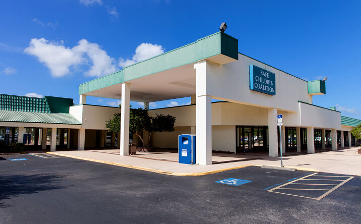 Pictures of Retail, Office, Restaurant property located at 5729 Manatee Ave W, Bradenton, FL 34209 for lease - image #1
