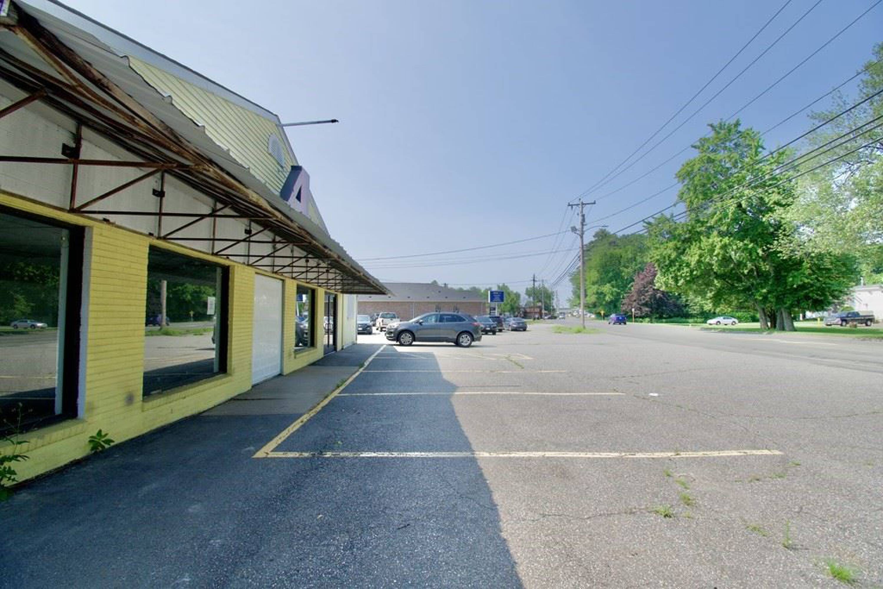 104 Shaker Rd, East Longmeadow, MA 01028