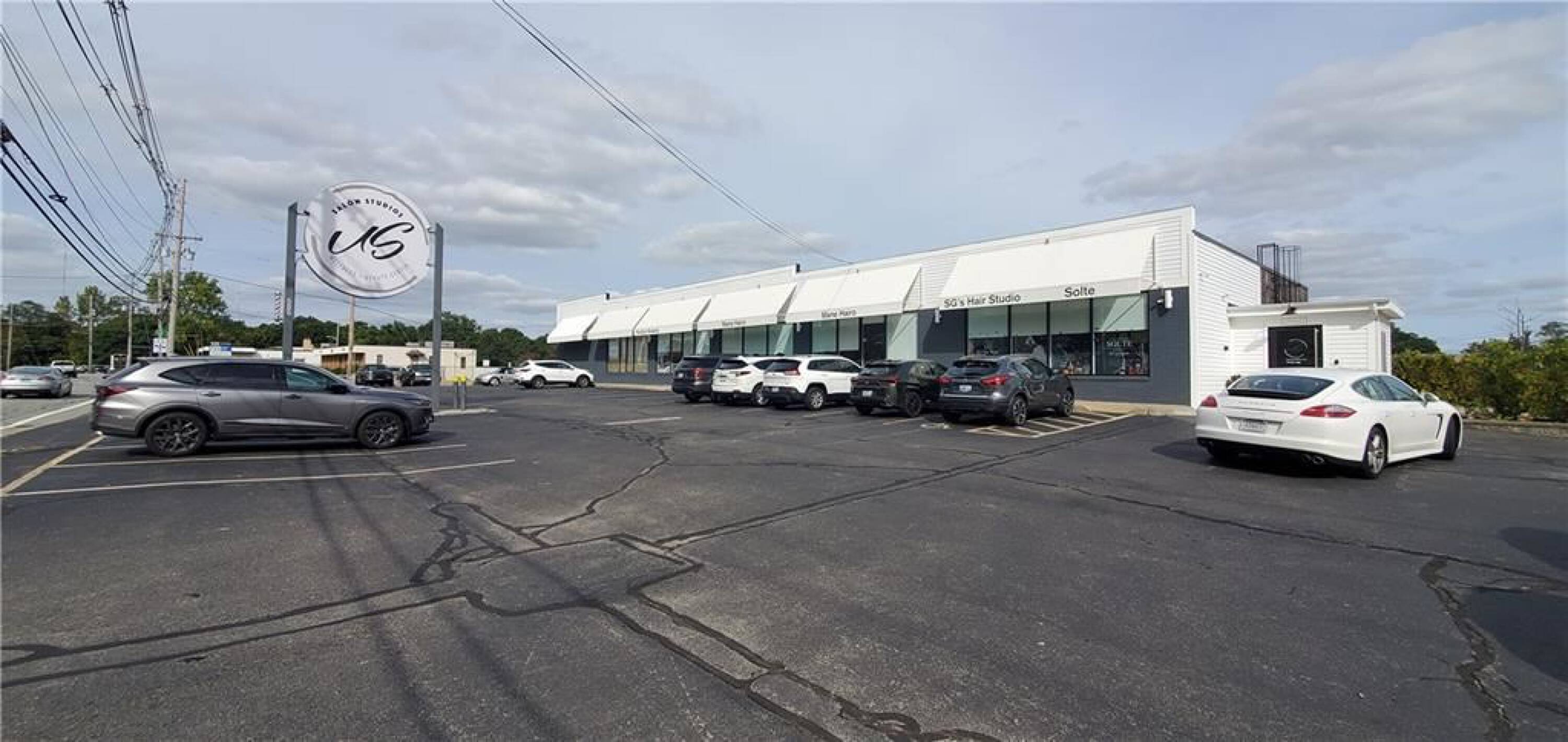 505 Atwood Ave, Cranston, RI 02920