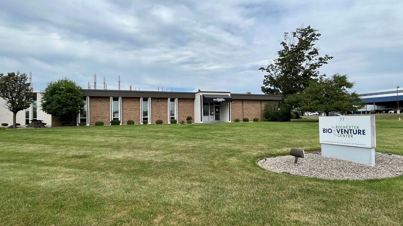 77 Ridgeland Rd, Rochester, NY 14623