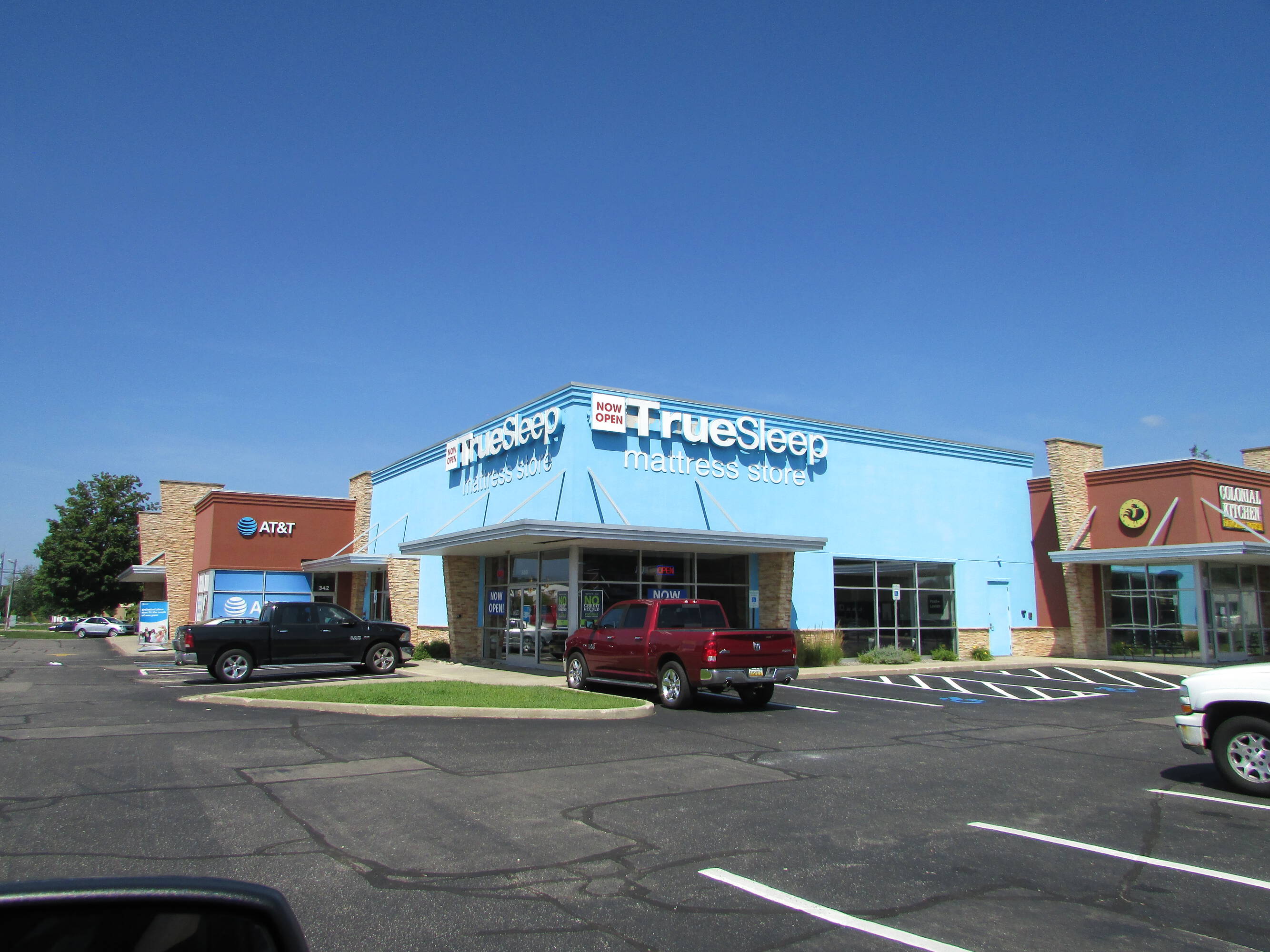 338 N Drake Rd, Kalamazoo, MI 49009