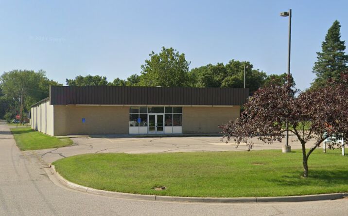 Pictures of Retail property located at 924 E Michigan Ave, Paw Paw, MI 49079 for lease - image #1