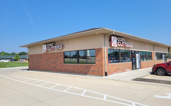 Pictures of Retail property located at 1027 Peoples Square, Waterloo, IA 50702 for lease - image #1