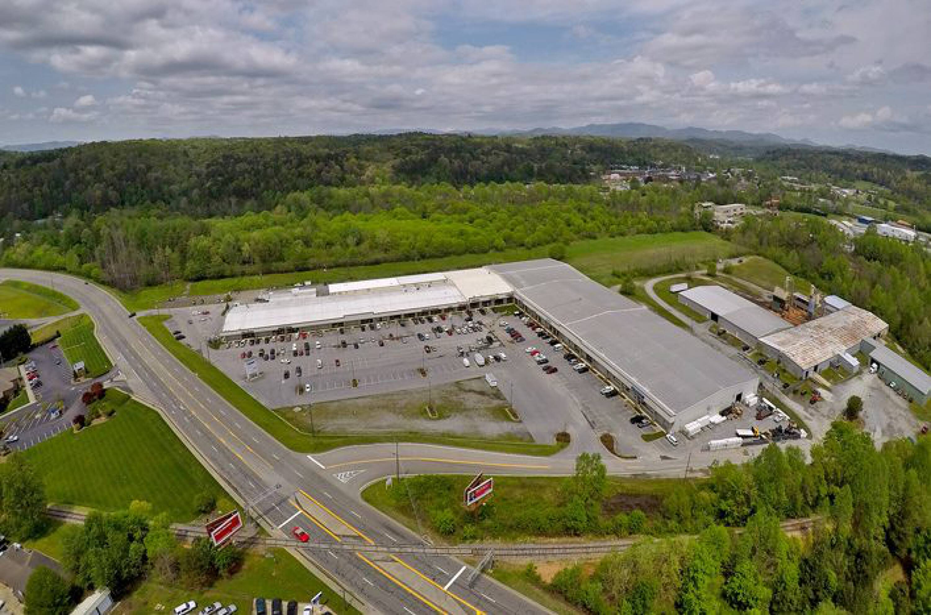 449 Industrial Blvd, Ellijay, GA 30540 Retail Space for Lease 449