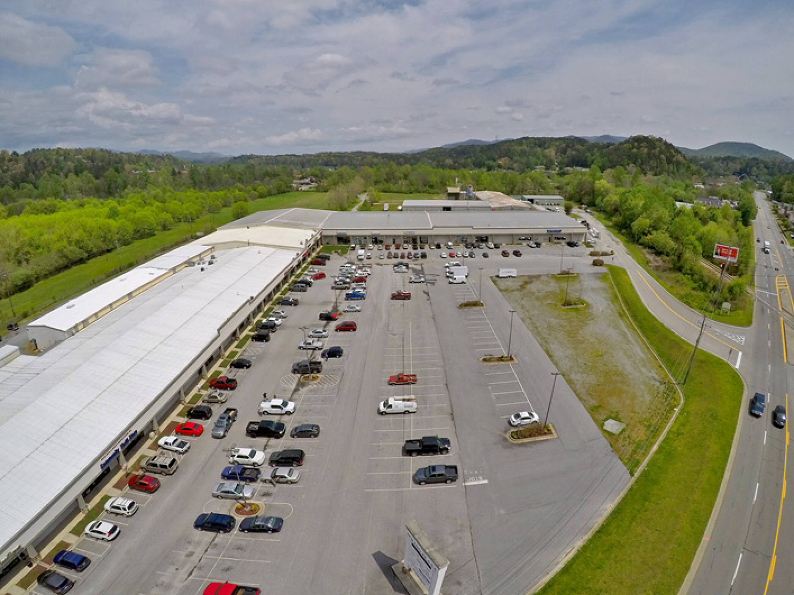 449 Industrial Blvd, Ellijay, GA 30540 Retail Space for Lease 449
