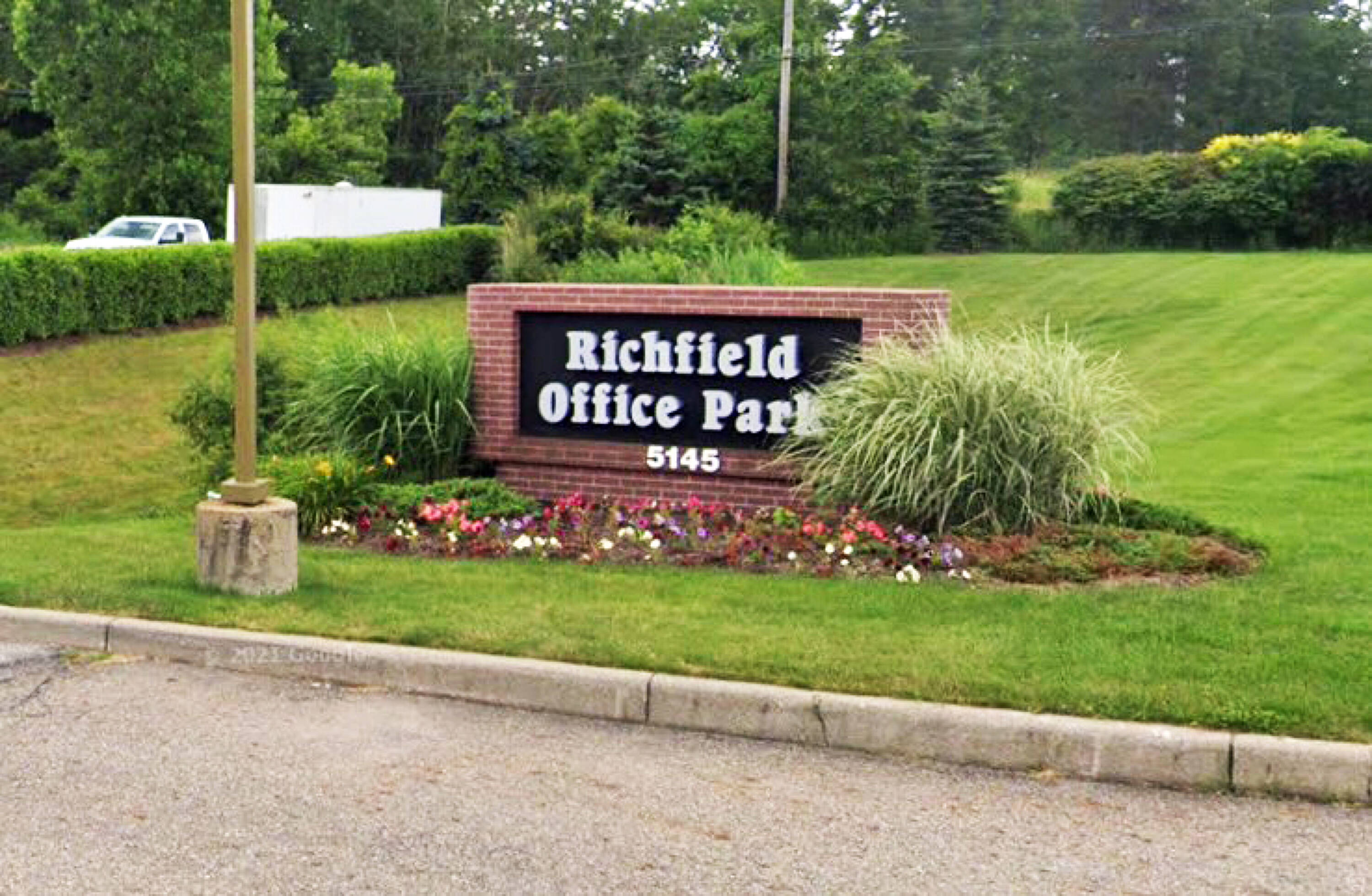 5145 Brecksville Rd, Richfield, OH 44286