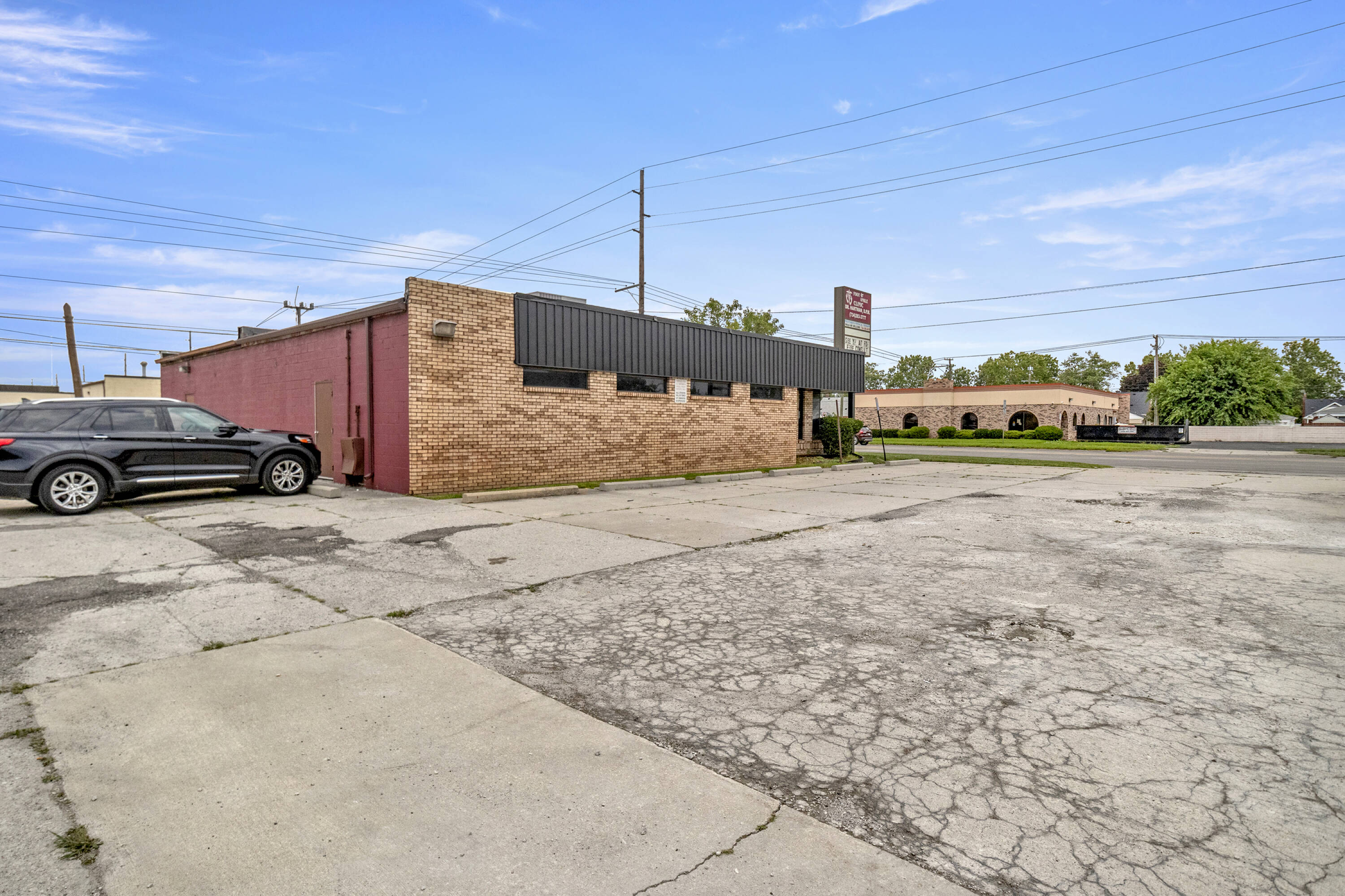 12885 Northline Rd, Southgate, MI 48195