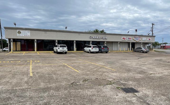 Pictures of Retail property located at 811 Texas Ave, La Marque, TX 77568 for lease - image #1