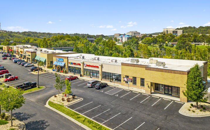 Pictures of Retail property located at 490 Branson Landing Blvd, Branson, MO 65616 for lease - image #1