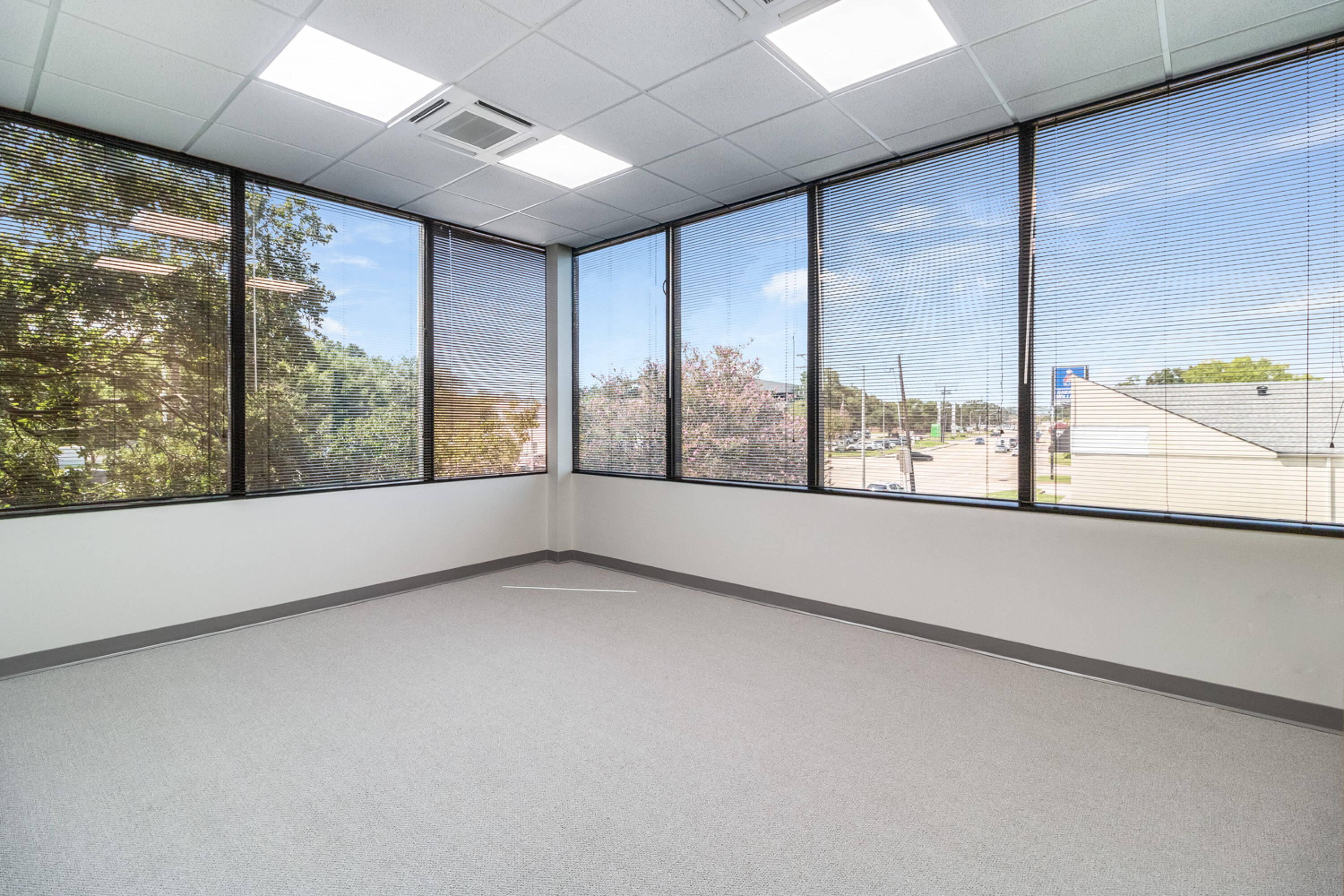 217 E Kaliste Saloom Rd, Lafayette, LA 70508