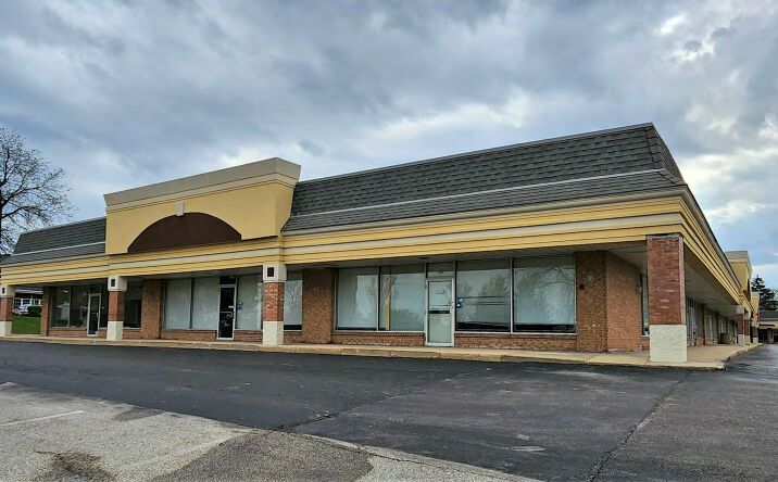 Pictures of Retail property located at 152 S Bloomingdale Rd, Bloomingdale, IL 60108 for lease - image #1