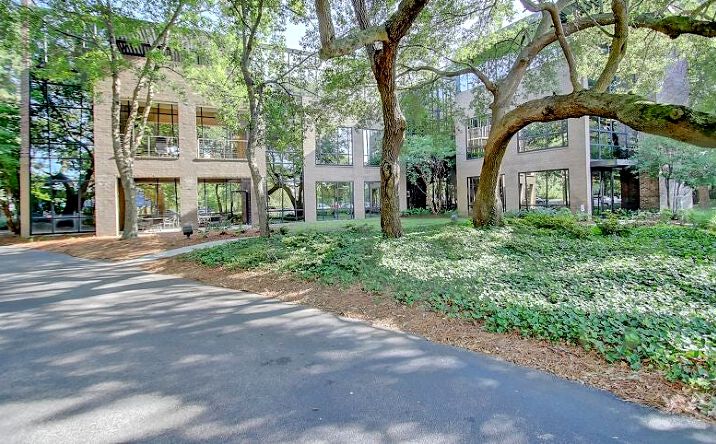 Pictures of Office property located at 710 Johnnie Dodds Blvd, Mt Pleasant, SC 29464 for lease - image #1