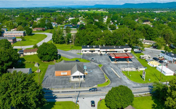 Pictures of Retail property located at 1958 Spring Rd, Carlisle, PA 17013 for lease - image #1