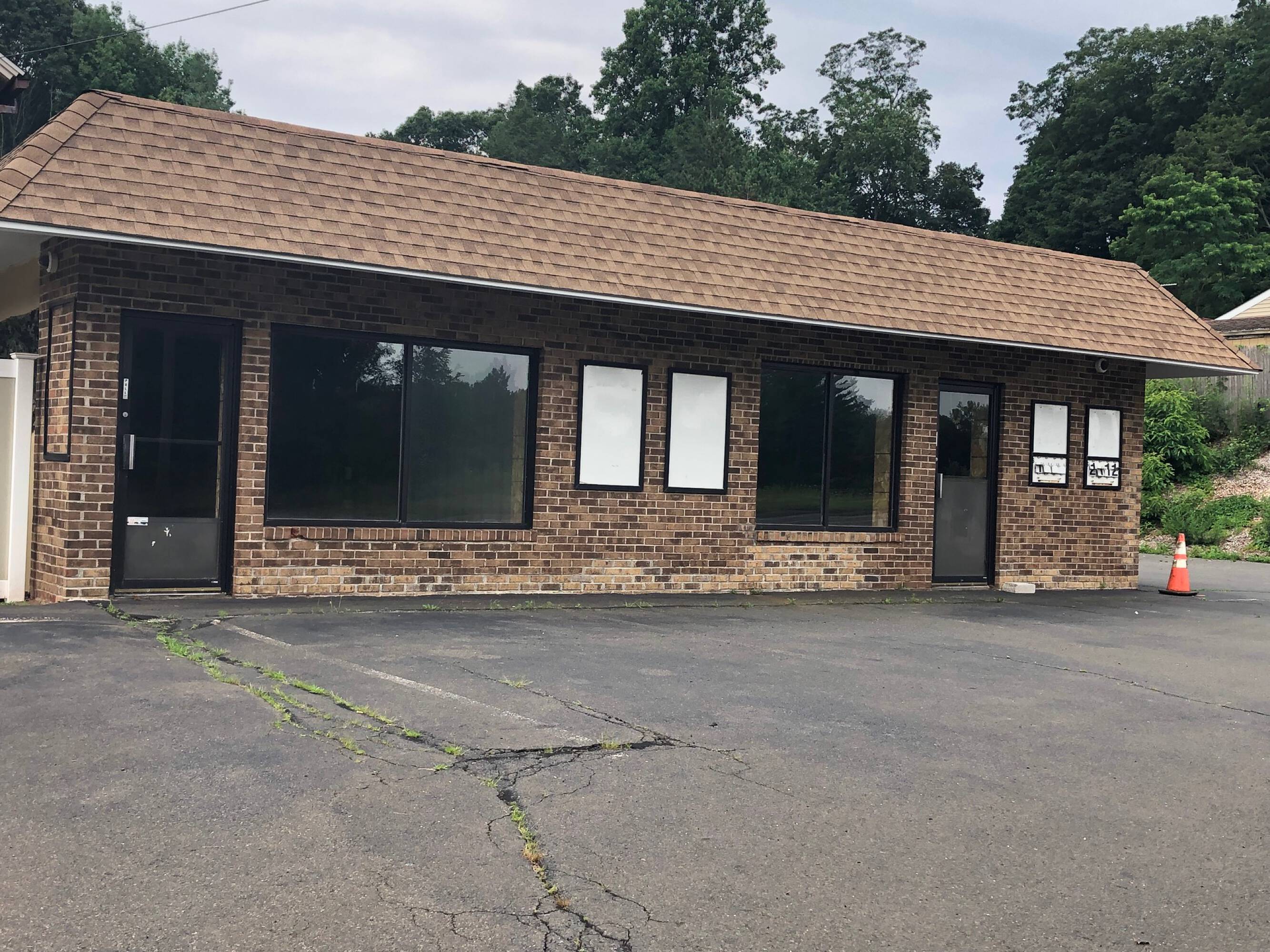 402 Clintonville Rd, North Haven, CT 06473