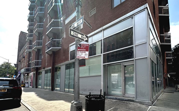 Pictures of Retail property located at 154 Bleecker St Se Corner of Bleecker & Thompson Streets, New York, NY 10012 for lease - image #1