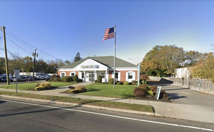 Pictures of Retail, Industrial property located at 472 Medford Ave, Patchogue, NY 11772 for sales - image #1