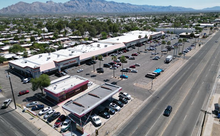 Pictures of Retail property located at 1282 - 1290 W Prince Rd, Tucson, AZ 85705 for lease - image #1