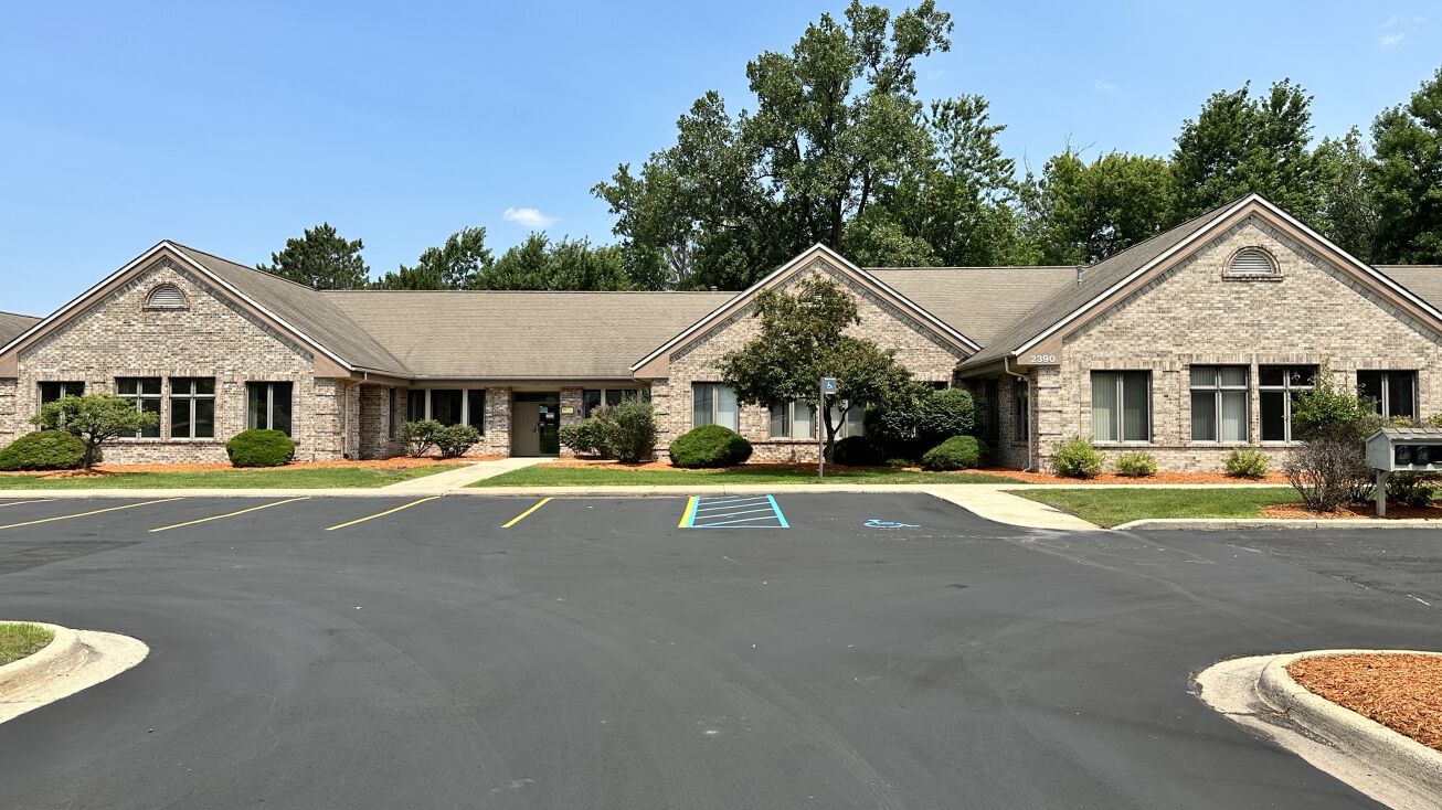 2390 Woodlake Dr, Okemos, MI 48864