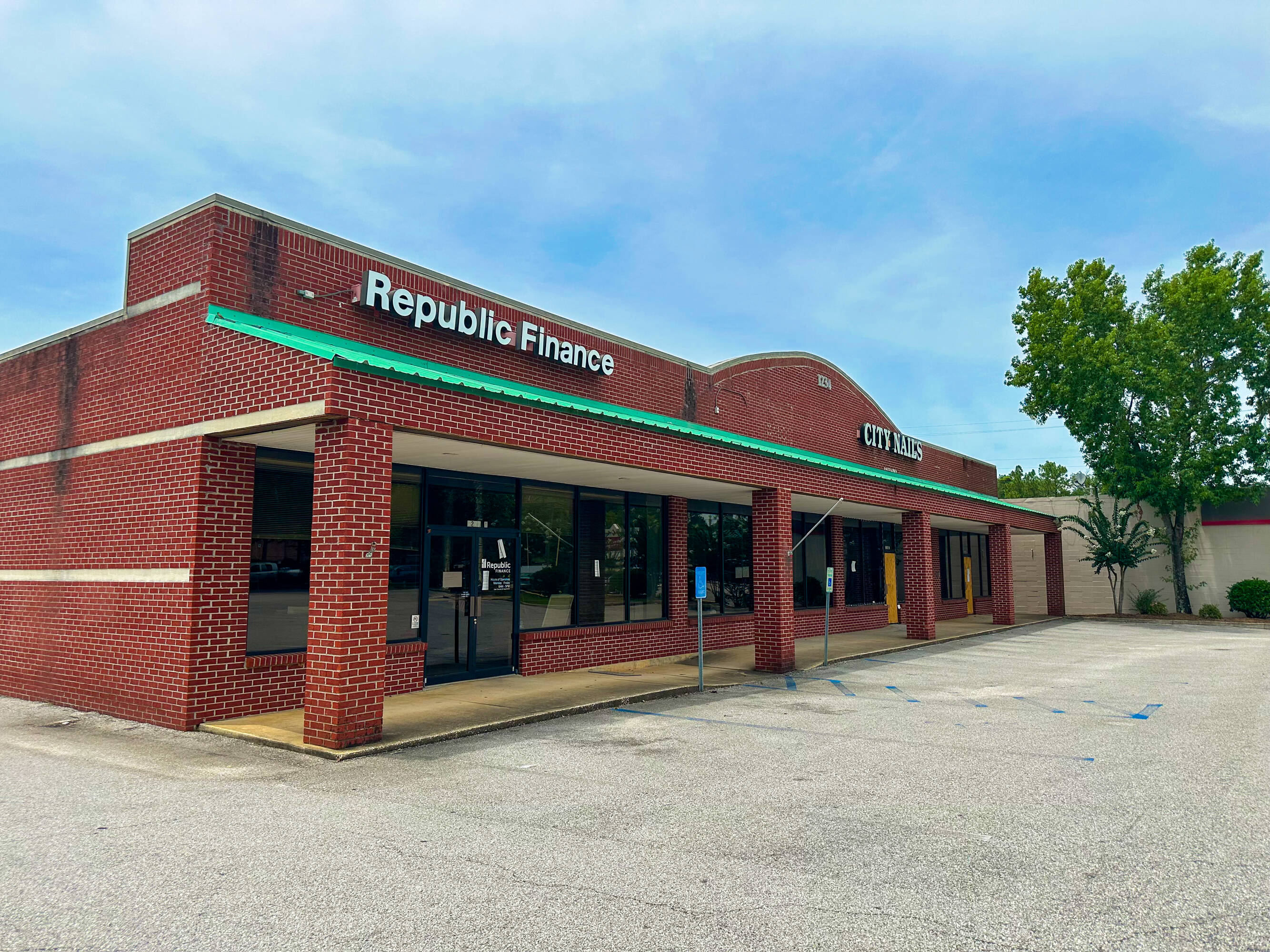 1234 Hillcrest Rd, Mobile, AL 36695