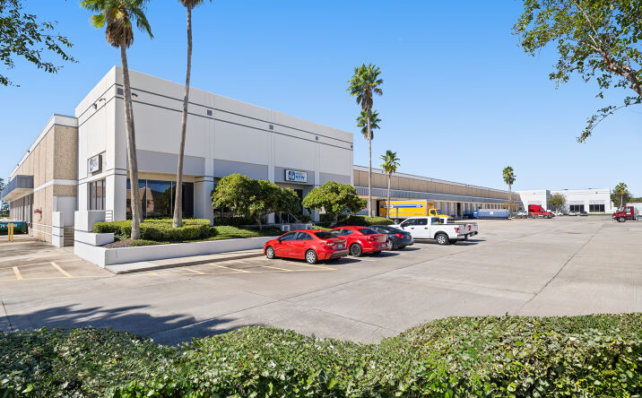 Pictures of Industrial property located at 2900 Titan Row, Orlando, FL 32809 for lease - image #1