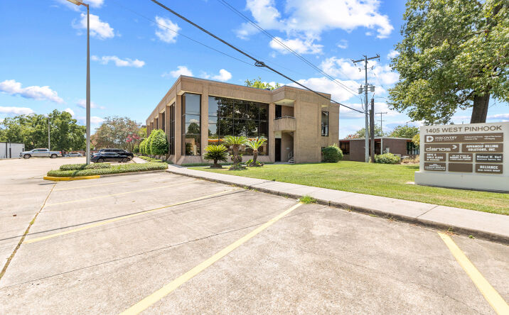 Pictures of Office property located at 1405 W Pinhook Rd, Lafayette, LA 70503 for lease - image #1