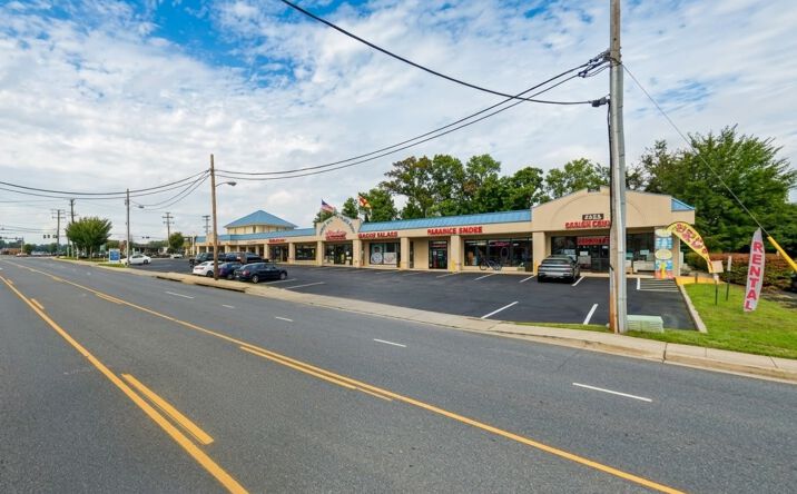 Pictures of Retail property located at 214 Mayo Rd, Edgewater, MD 21037 for lease - image #1