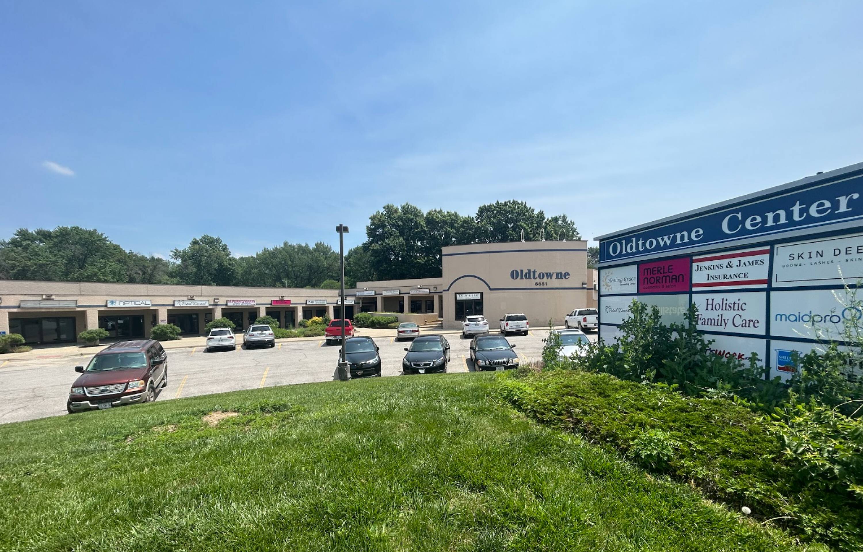 6651 N Oak Trafficway, Kansas City, MO 64118