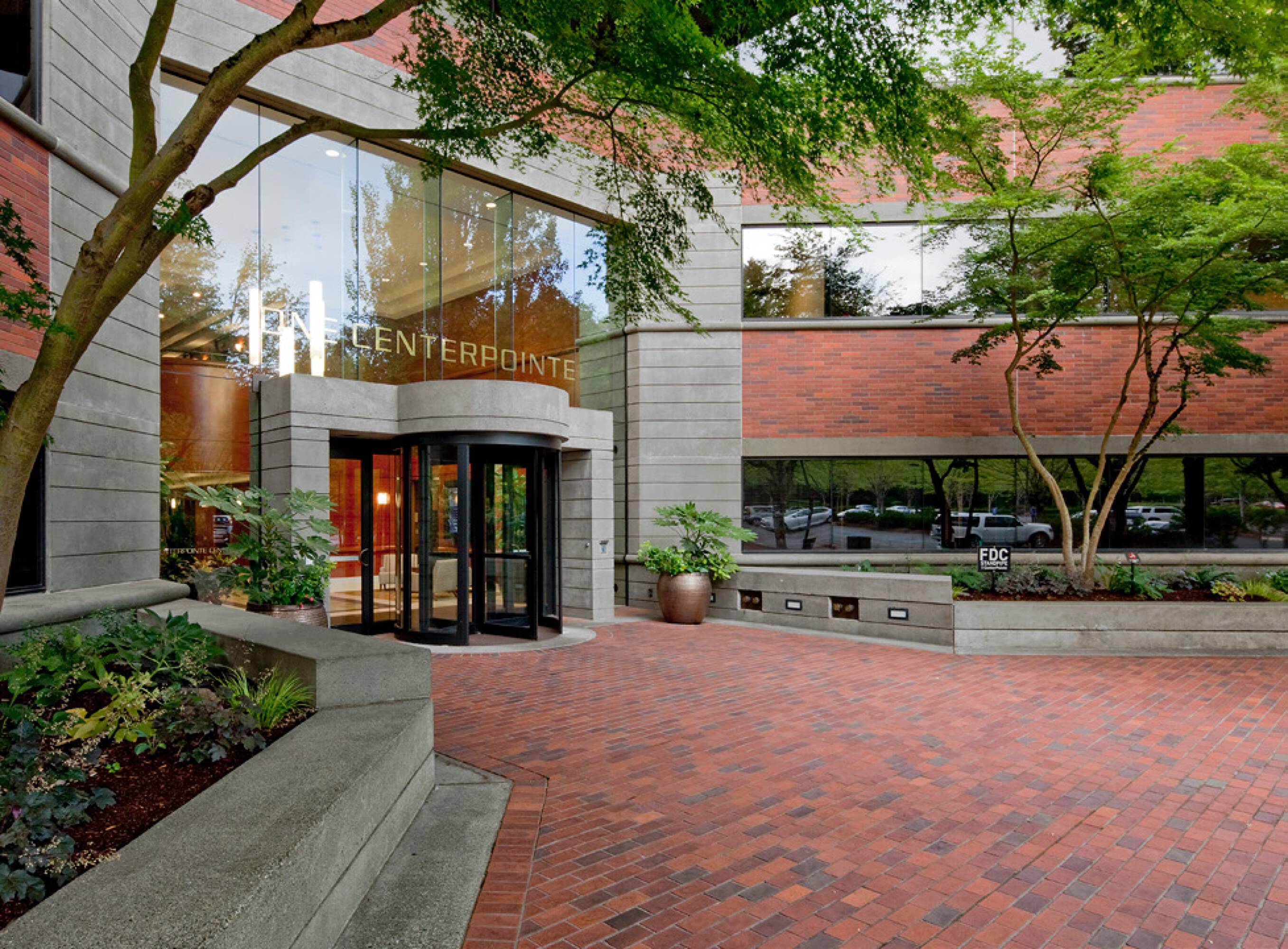 1 Centerpointe Dr, Lake Oswego, OR 97035