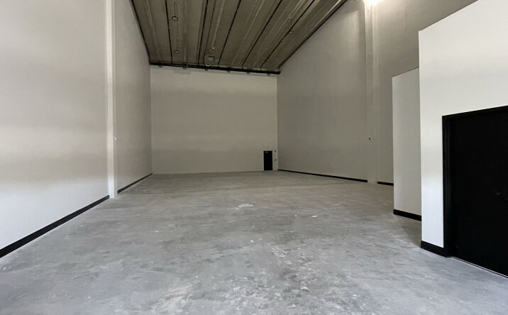 Pictures of Industrial property located at 17 Van Vooren Dr, Oakland, NJ 07436 for lease - image #1