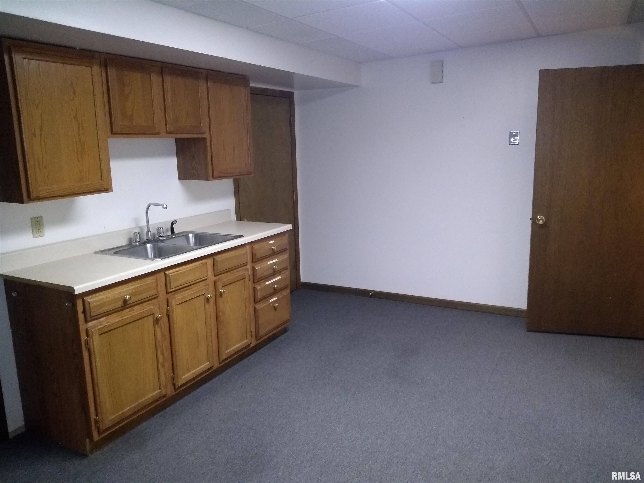 3236 BROADWAY Street, Quincy, IL 62301