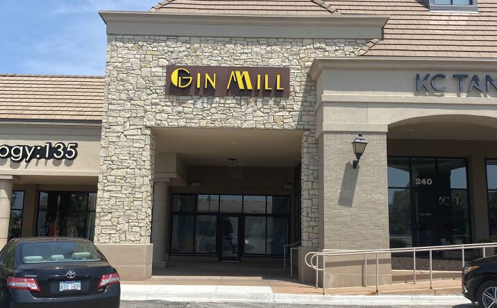 Pictures of Retail, Office, Restaurant property located at 4800 W 135th St, Leawood, KS 66209 for lease - image #1