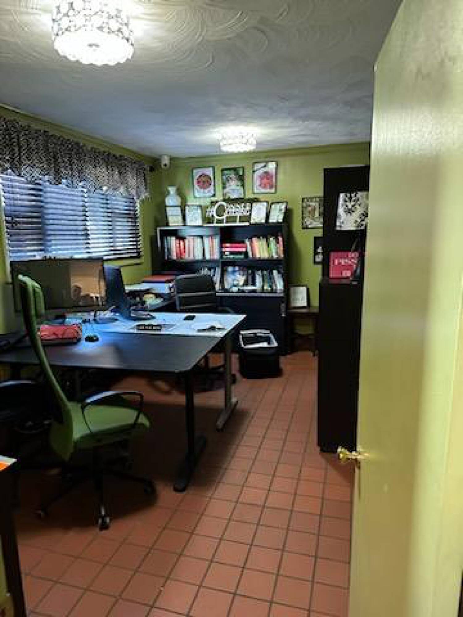 1806 Karakung Dr, Ardmore, PA 19003