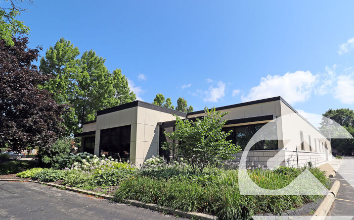 Pictures of Office property located at 42714 Woodward Ave, Bloomfield Hills, MI 48304 for lease - image #1