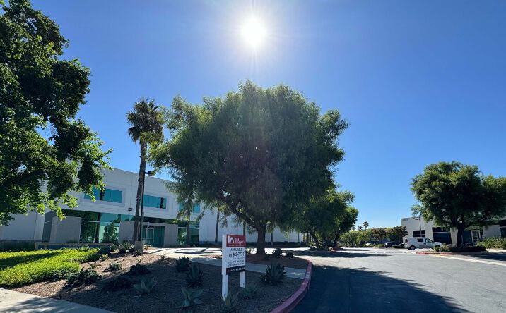 Pictures of Retail, Industrial property located at 840  & 850 E Parkridge Ave, Corona, CA 92879 for lease - image #1