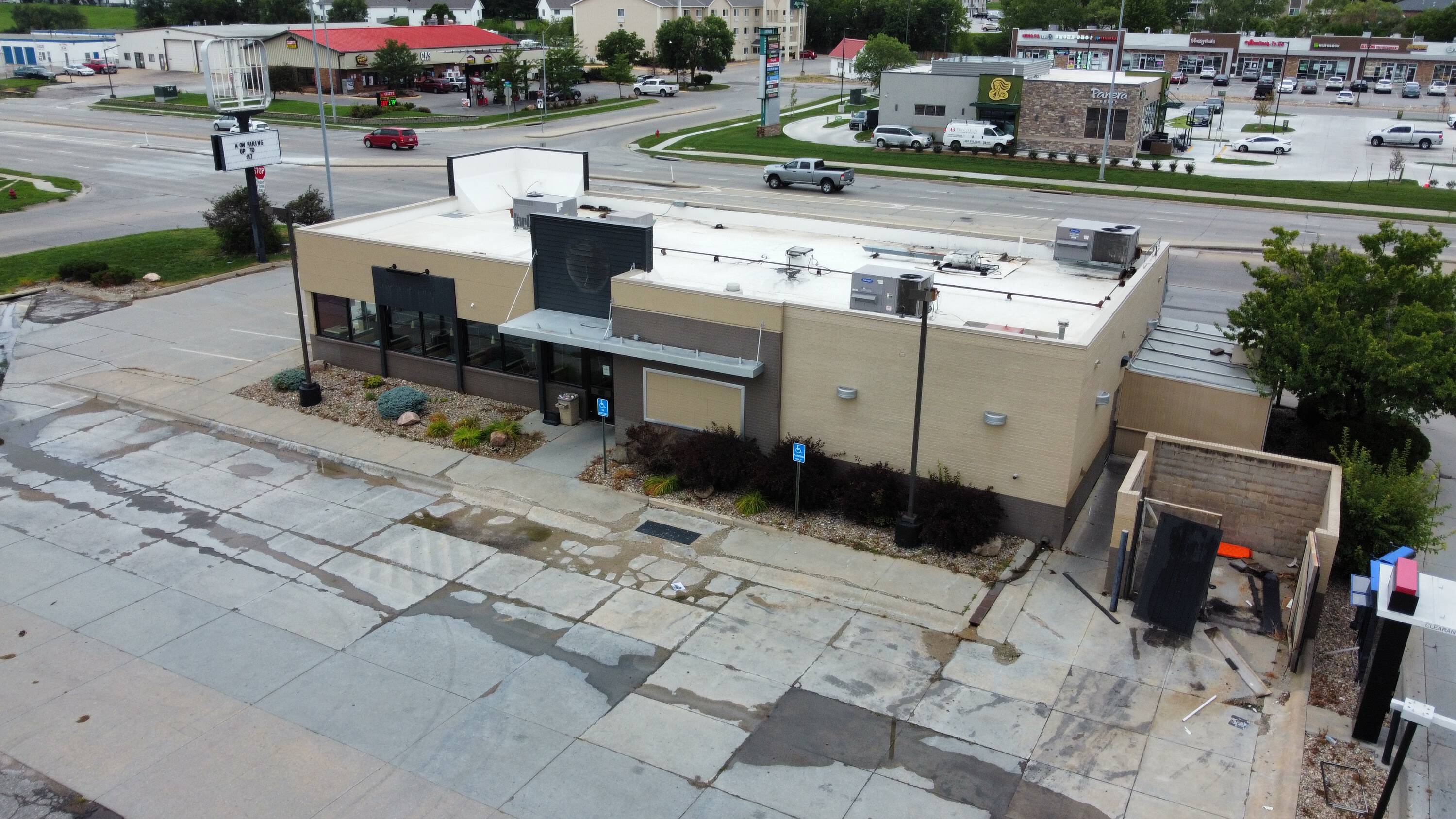 4230 N 27th St, Lincoln, NE 68521