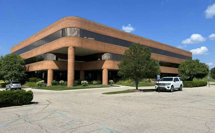 Pictures of Office property located at 3033 Orchard Vista Dr SE, Grand Rapids, MI 49546 for lease - image #1