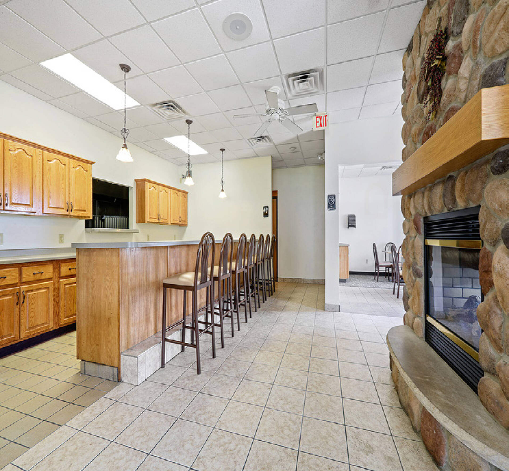 200 Golf View Rd, Cecil, WI 54111