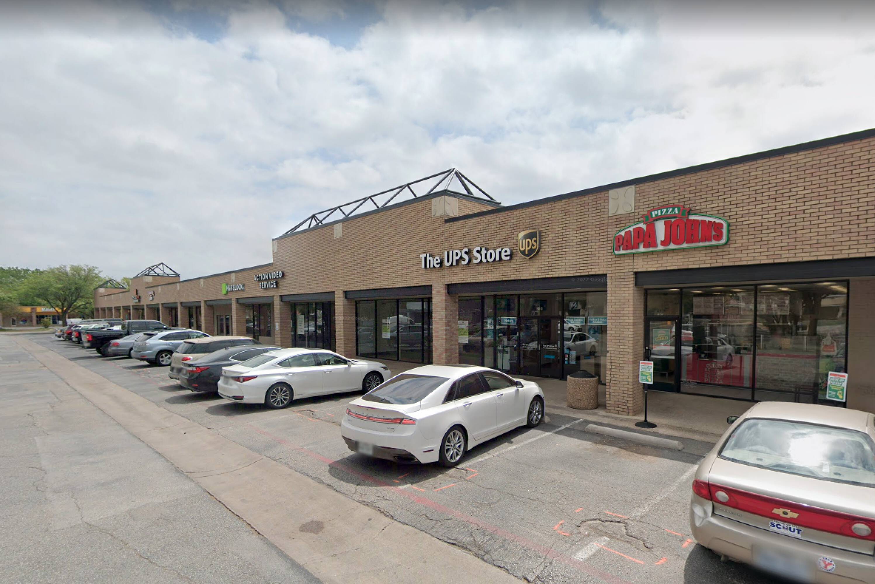 819 W Arapaho Rd, Richardson, TX 75080